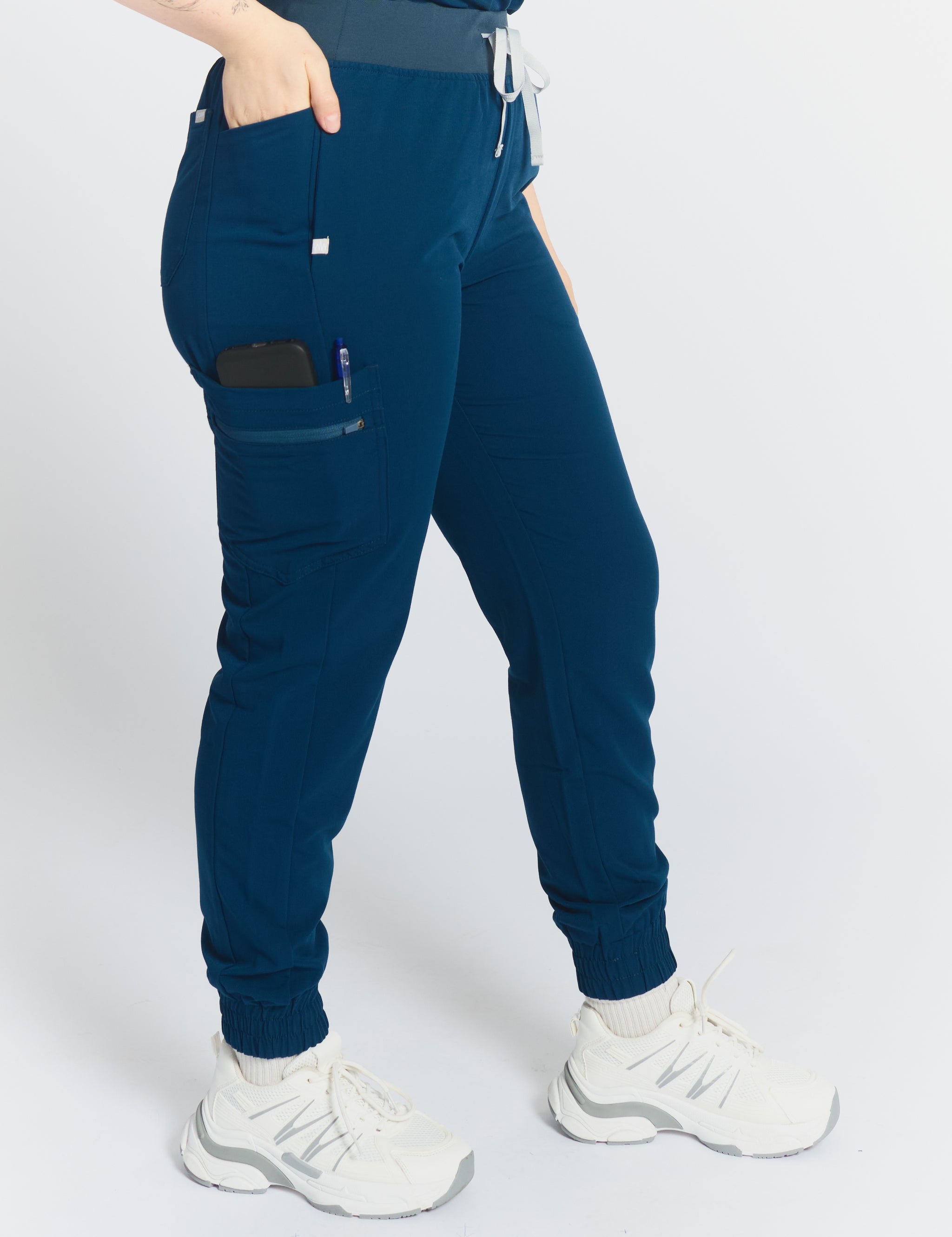 joiia-elodia-jogger-scrub-pants-abyss-blue-female-canada-2.jpg