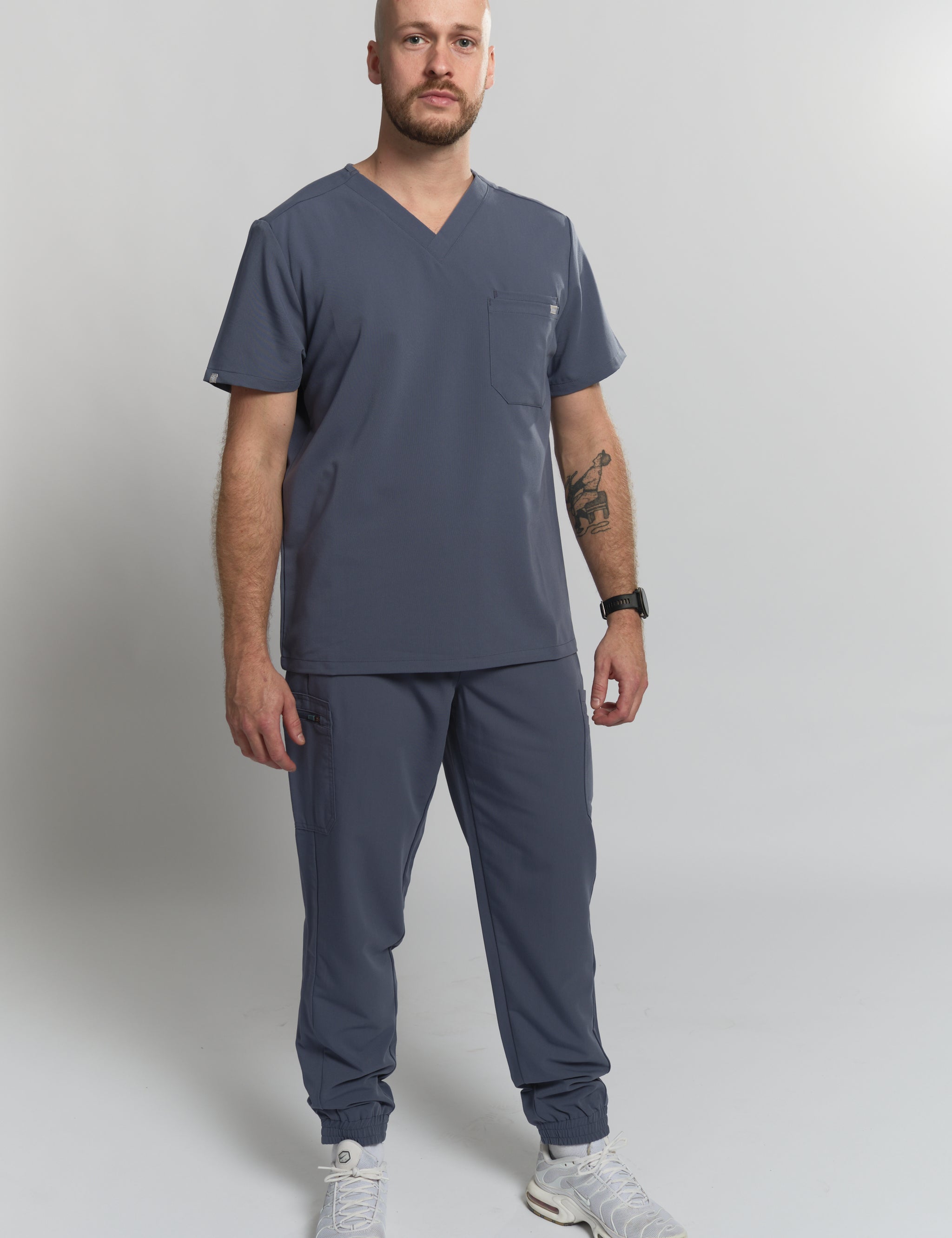 joiia-liam-scrub-top-stormy-grey-male-canada-1.jpg