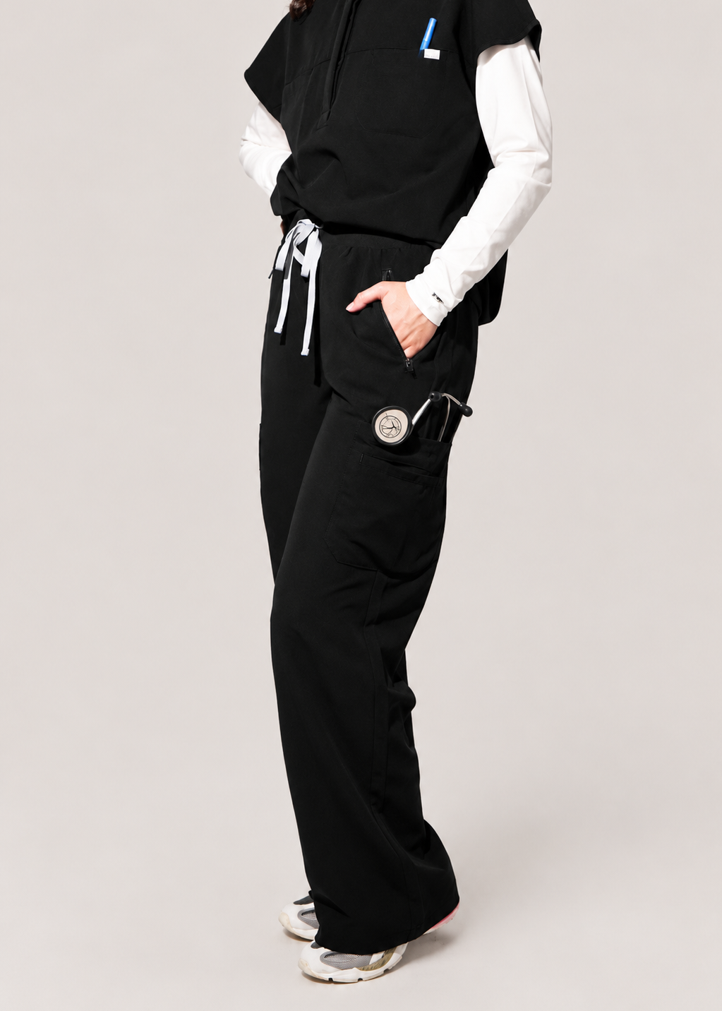 joiia-quinn-black-pants-female-canada_6.png