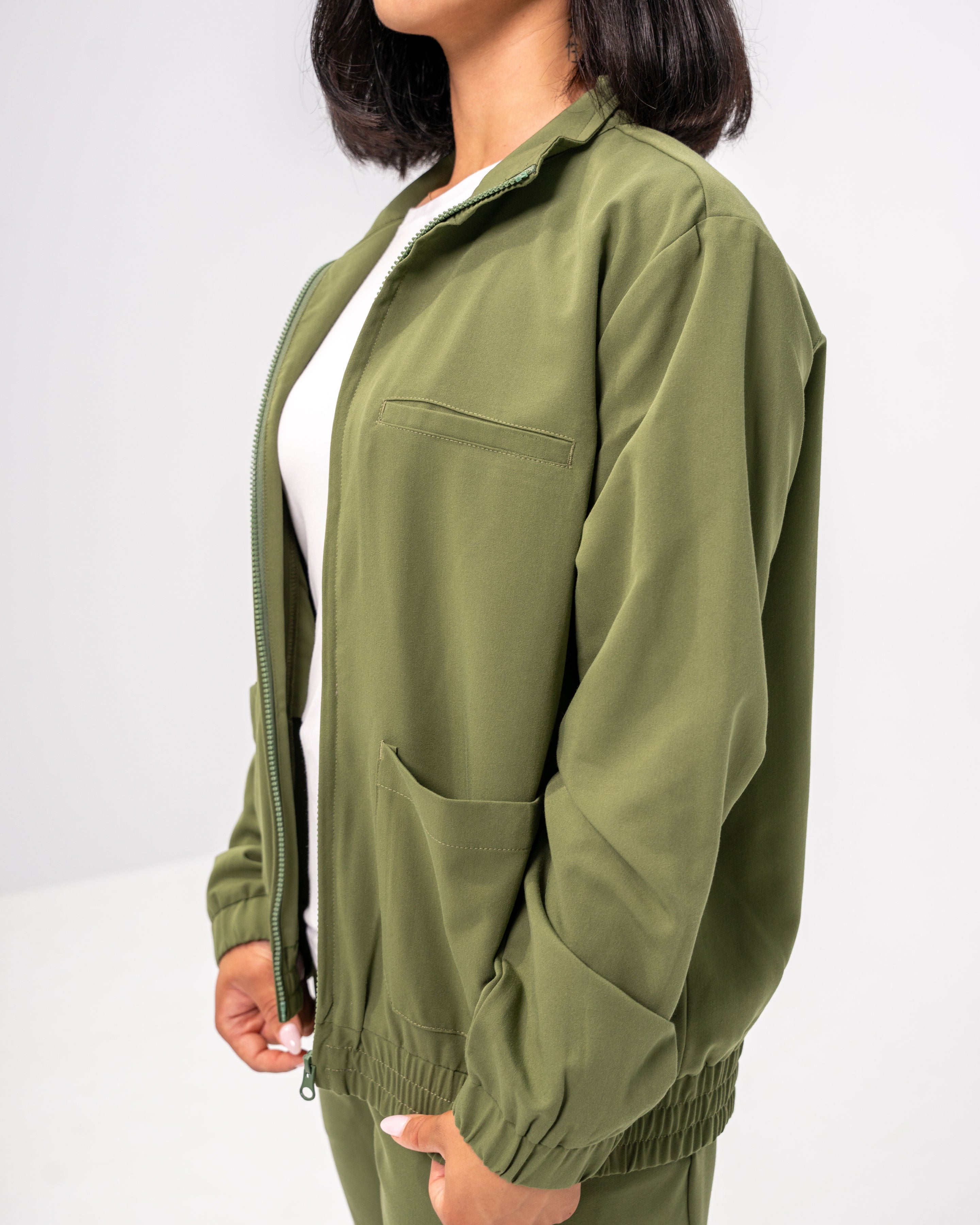 joiia-thalia-scrub-jacket-mossy-green--canada-1.jpg